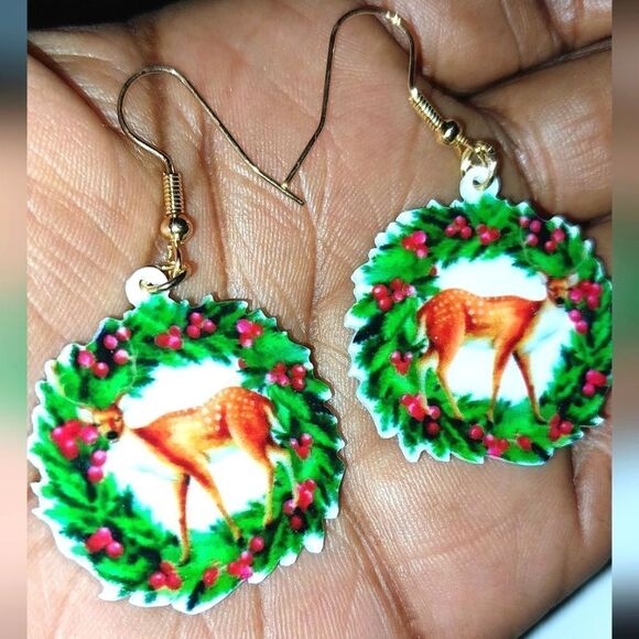 Super cute festive holiday earrings - Picture 1 of 6